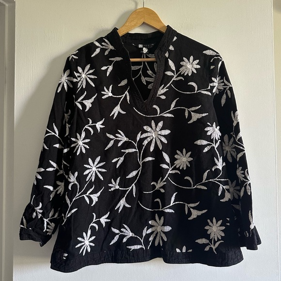 Carole Little Tops - Vintage Carole Little Black/White Floral Embroidered Linen Blend Top size Large